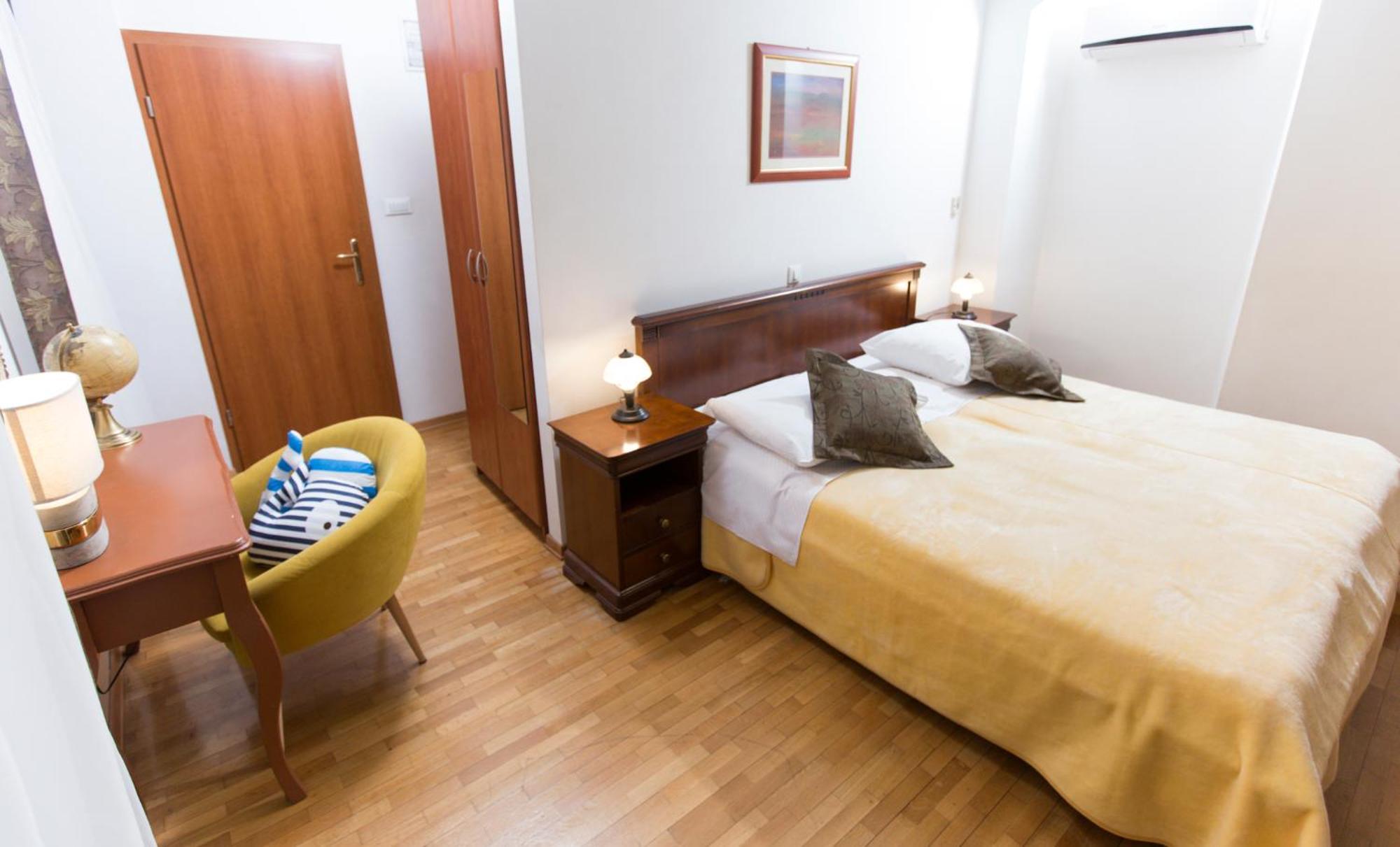 Rooms Base Сплит Екстериор снимка