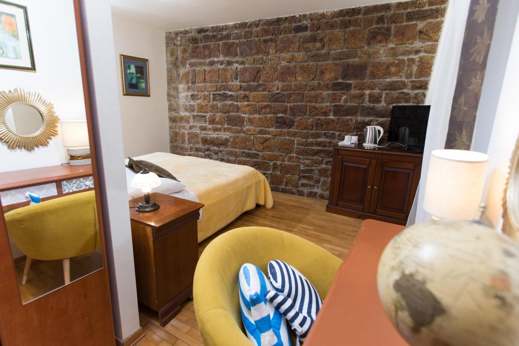 Rooms Base Сплит Екстериор снимка