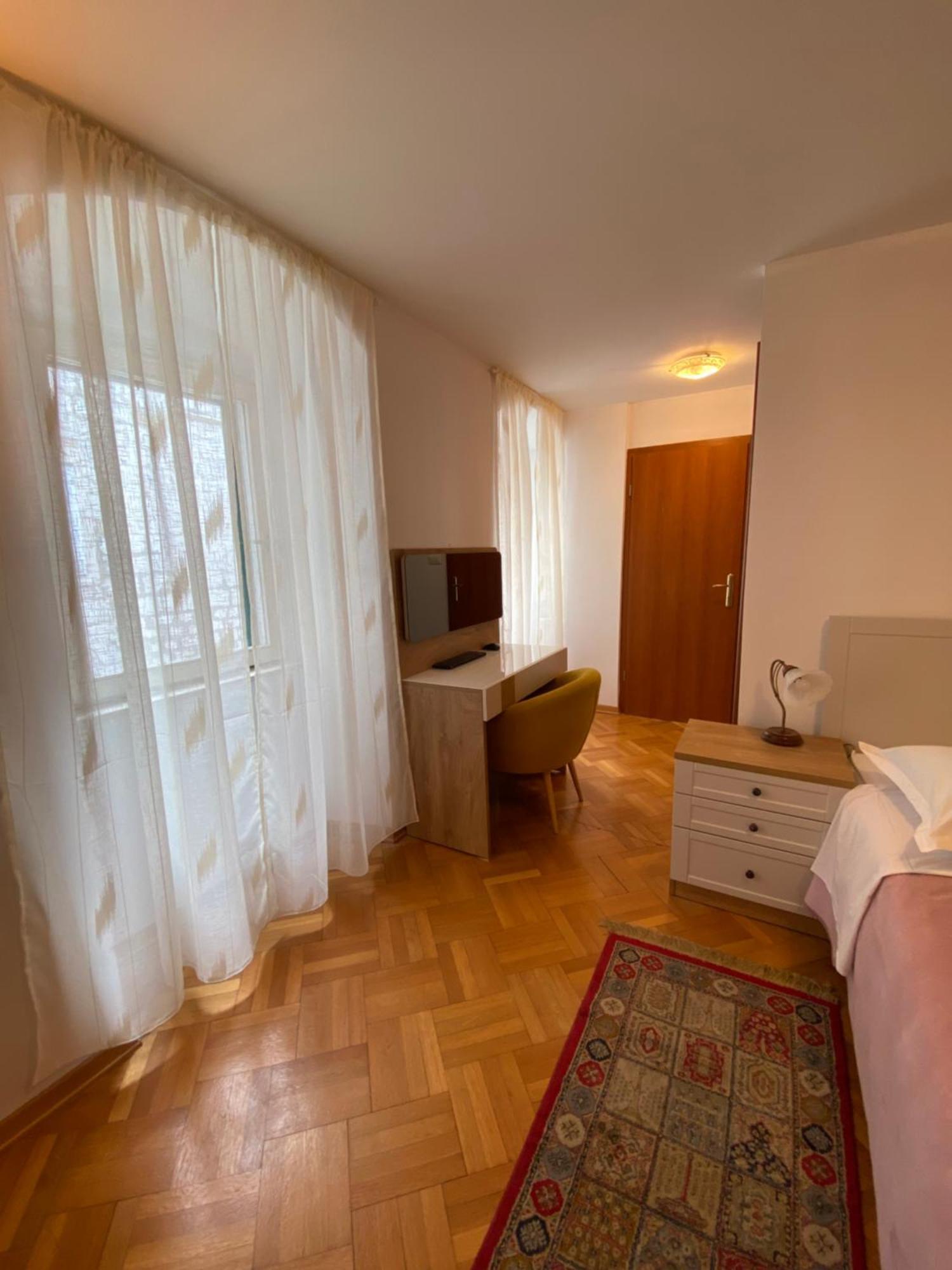 Rooms Base Сплит Екстериор снимка