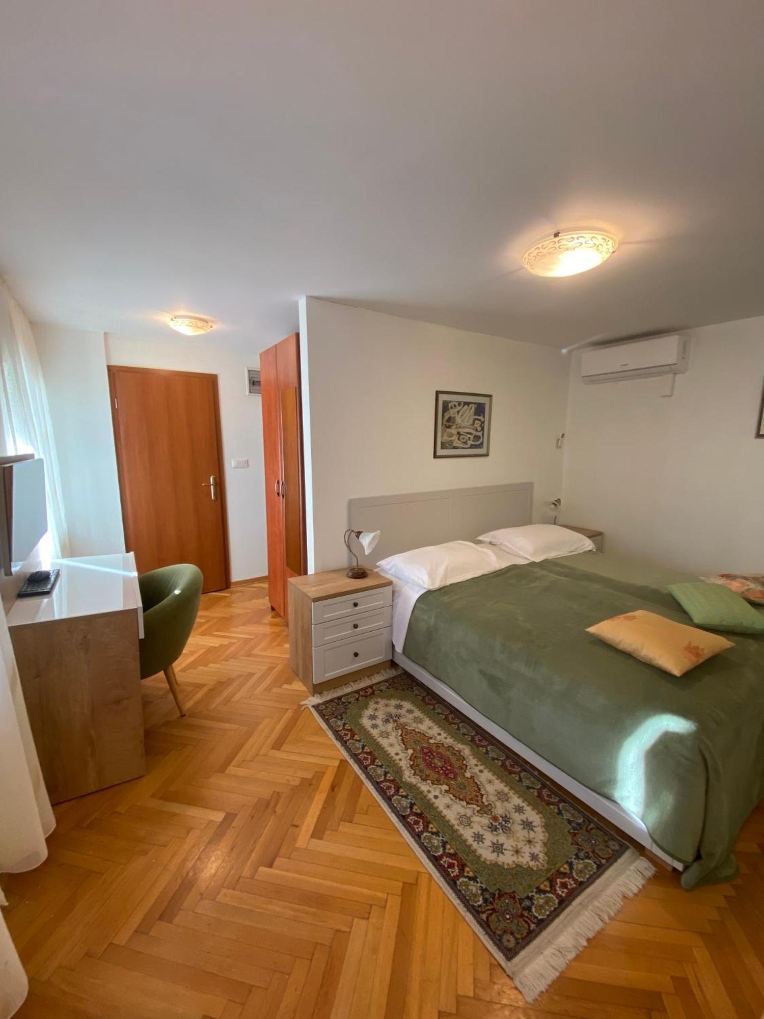 Rooms Base Сплит Екстериор снимка